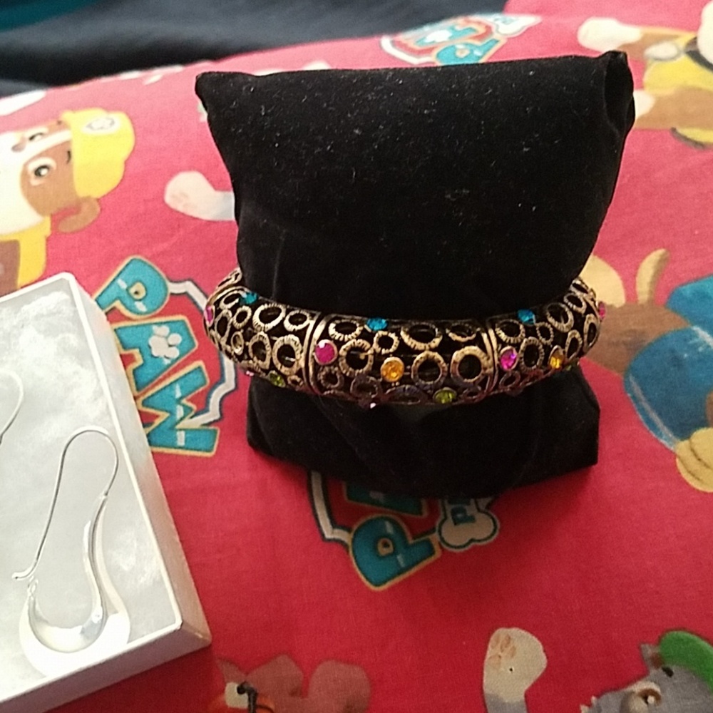 Jewelry - Picture 2 of 3